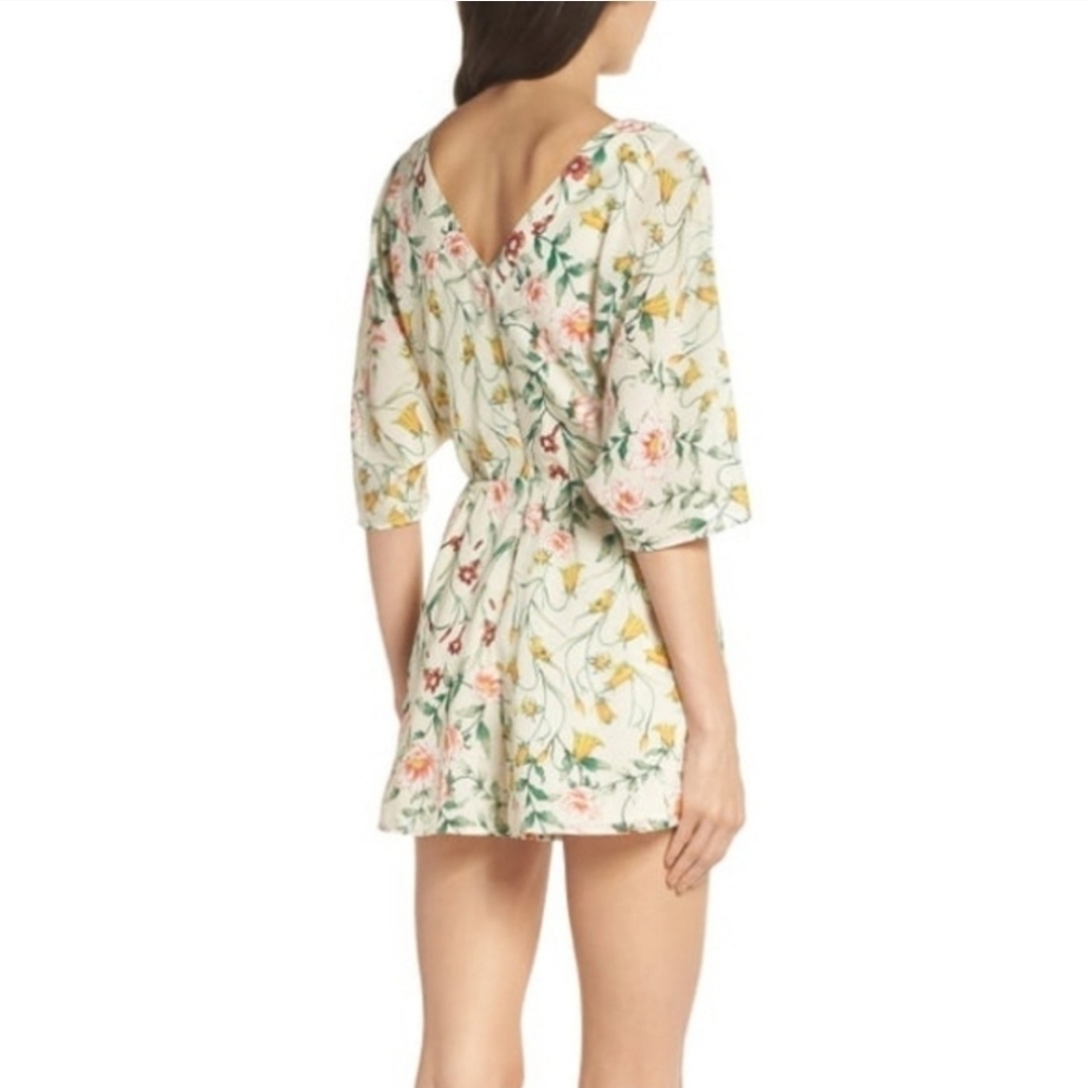 Ali & Jay Floral Romantic Cutout V-Neck Off-White Romper Size Small - Picture 2 of 13